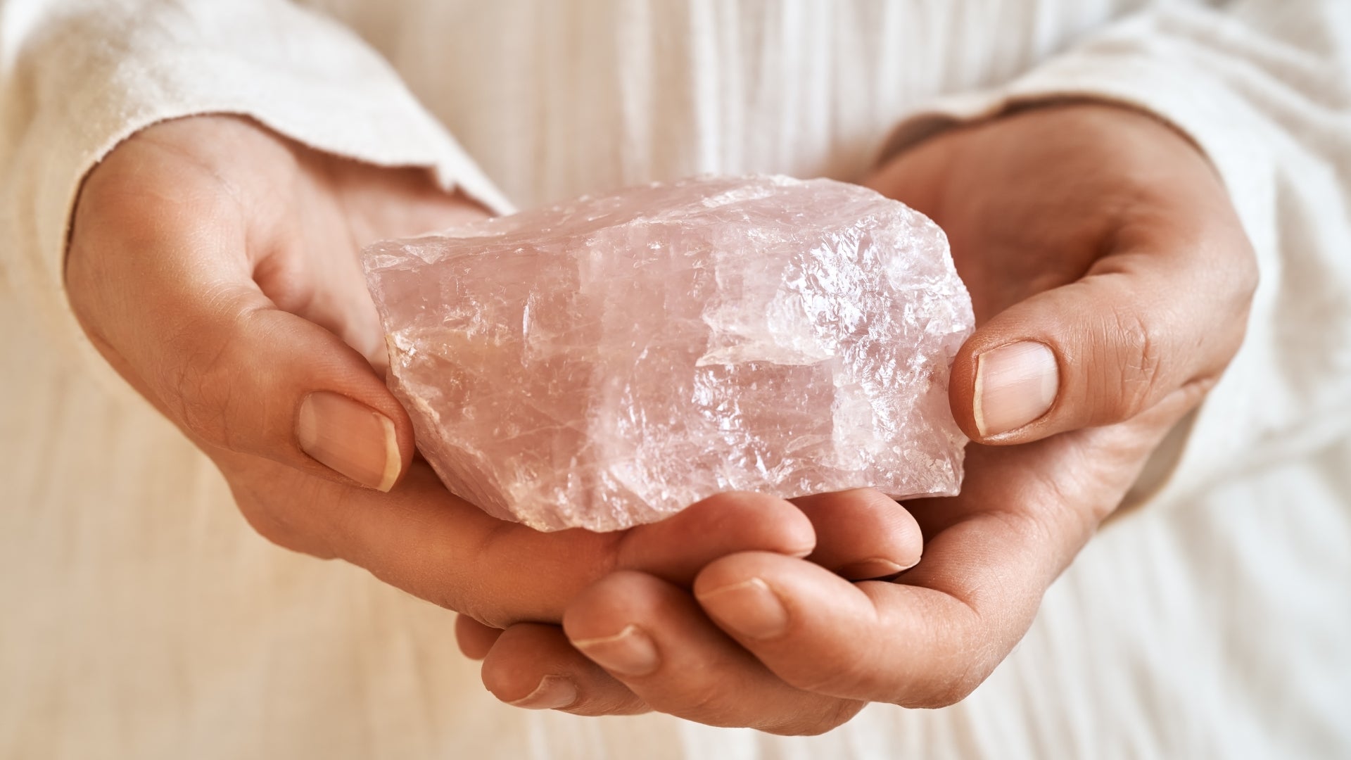 Entdecke die transformative Wirkung von Rosenquarz - LAMIVA.de