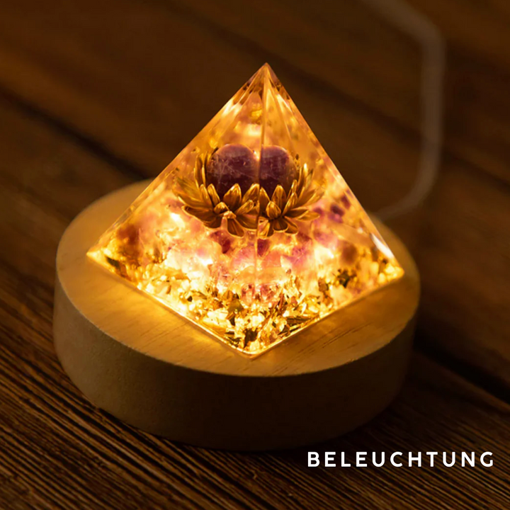 Piramide di orgonite con ossidiana e rame.