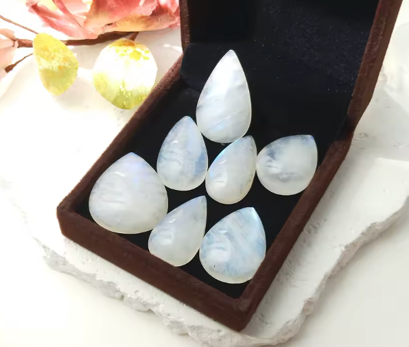 Collana di pietra di luna grezza