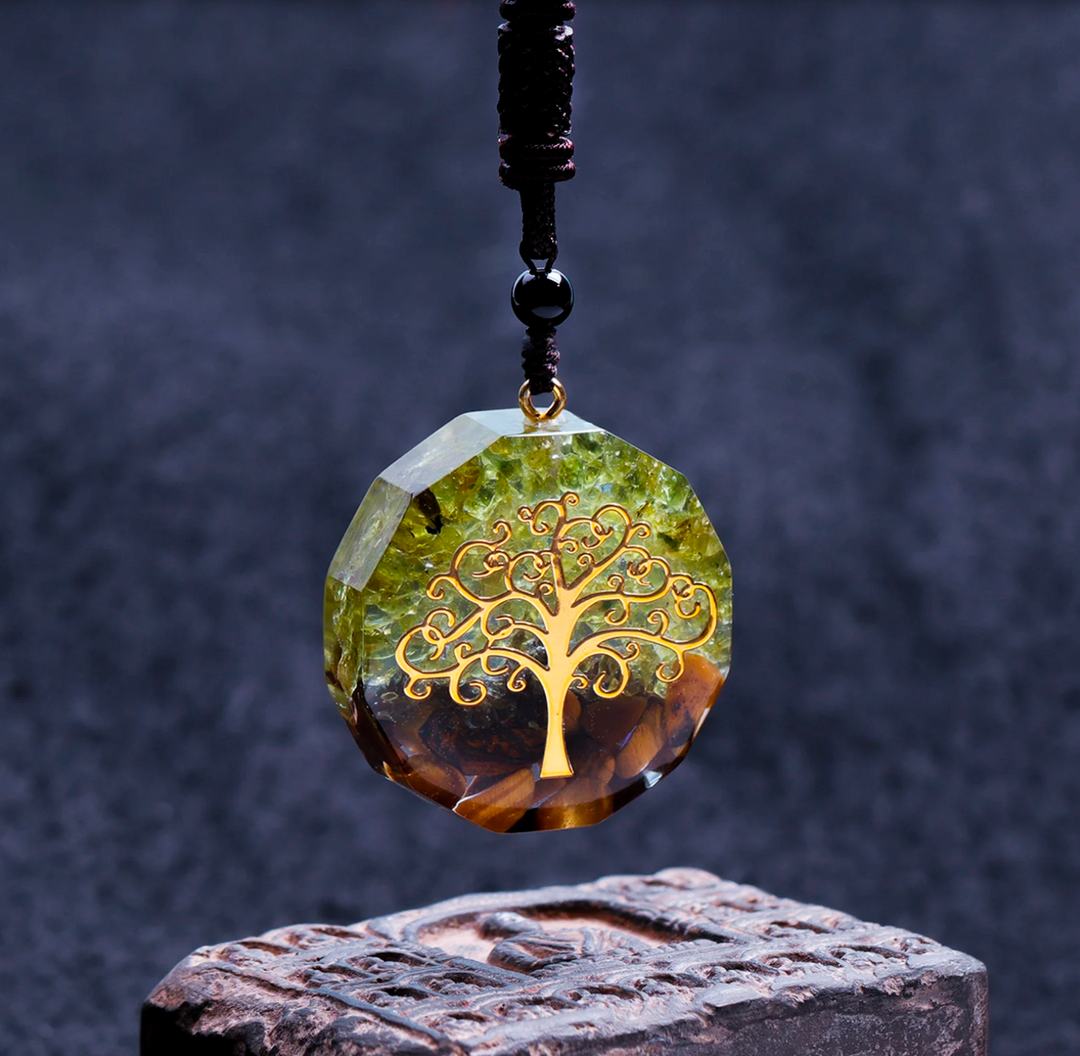 Collana con albero della vita in peridoto
