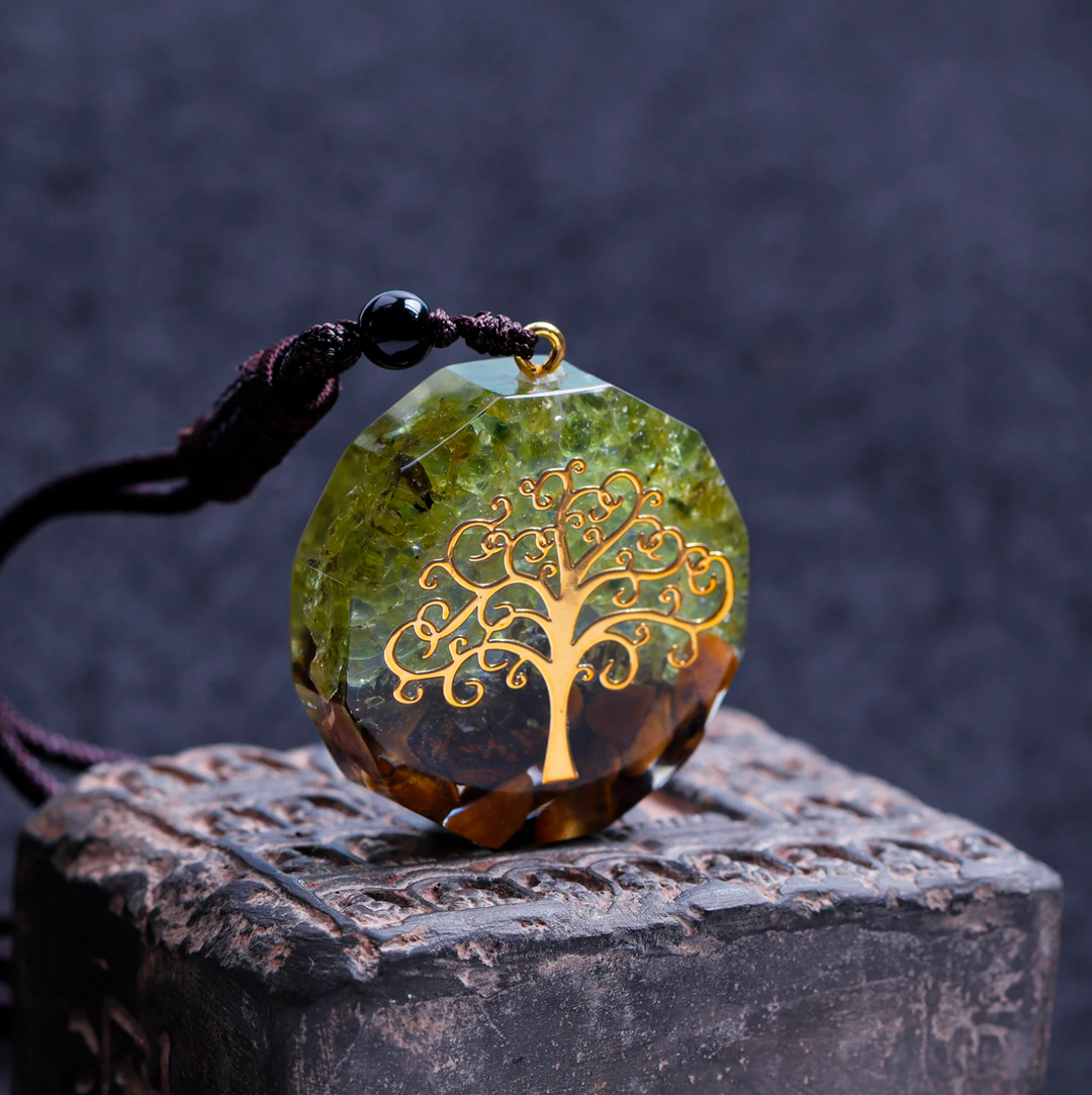 Collana con albero della vita in peridoto