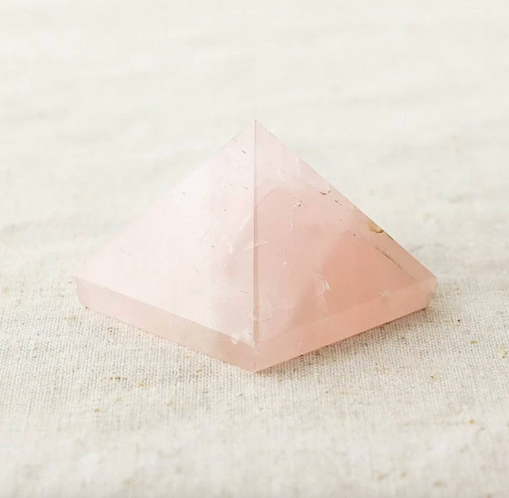 Piramide di pietre preziose