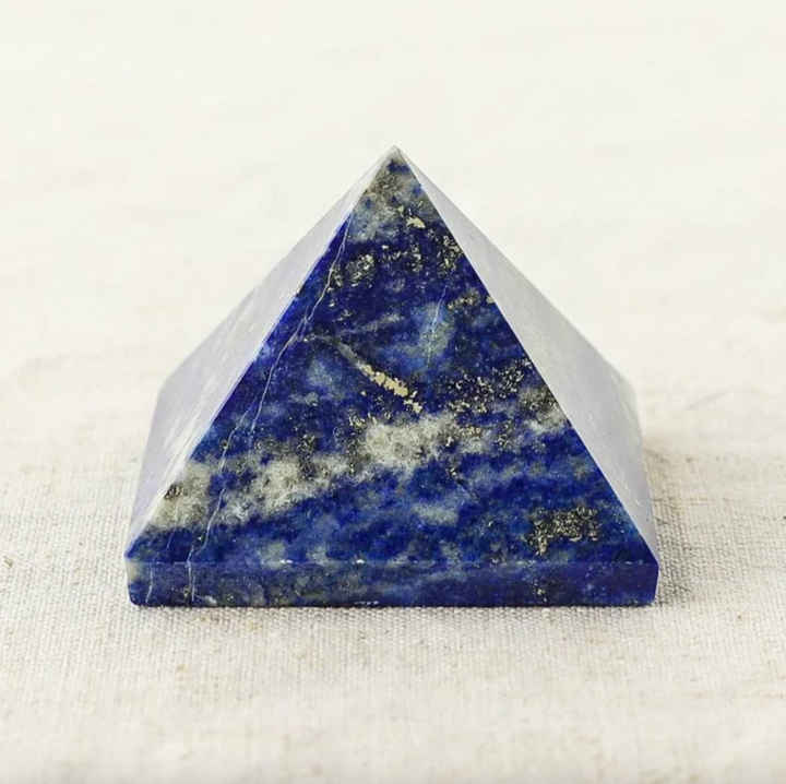 Piramide di pietre preziose