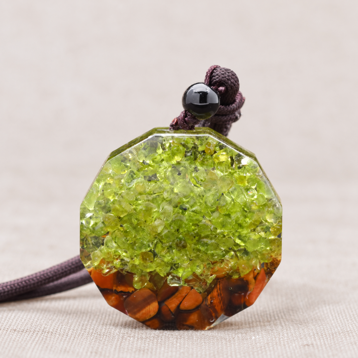 Collana con albero della vita in peridoto