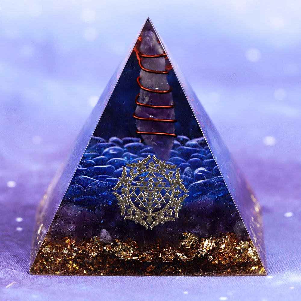 Piramide di orgonite con lapislazzuli e loto