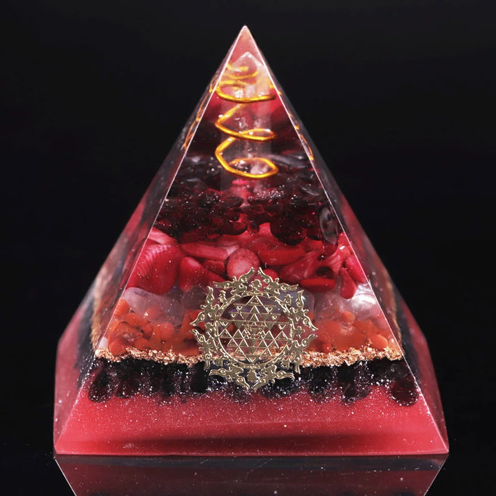 Piramide di orgonite con lapislazzuli e loto