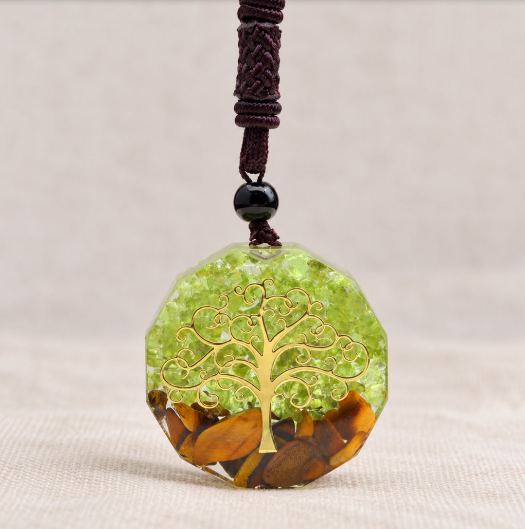 Collana con albero della vita in peridoto