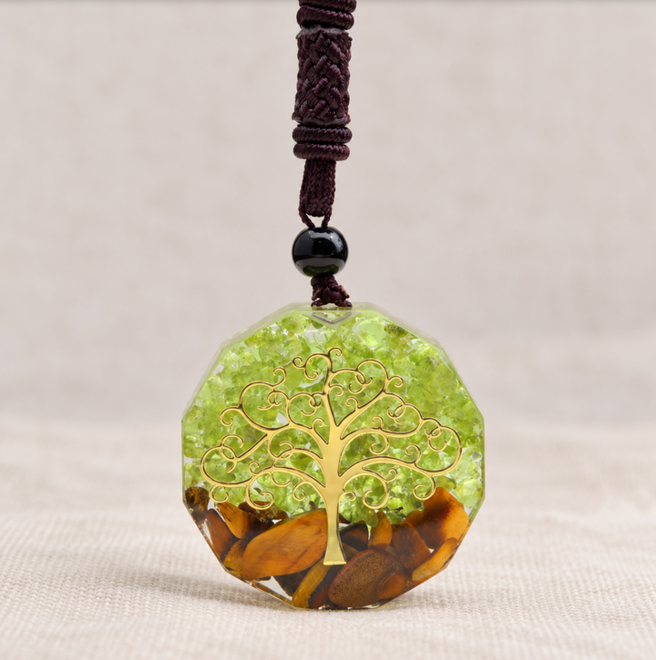 Collana con albero della vita in peridoto