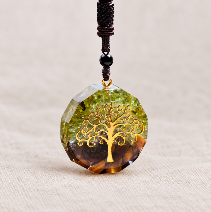 Collana con albero della vita in peridoto
