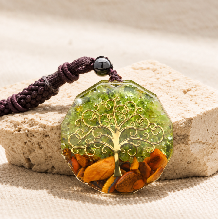 Collana con albero della vita in peridoto